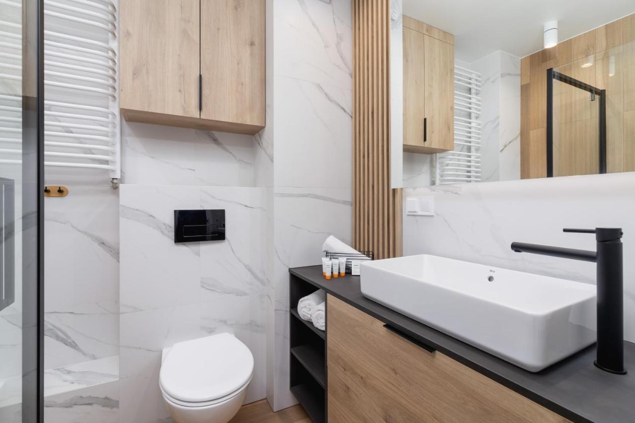 Deluxe Cracow Arianska By Renters Apartment *